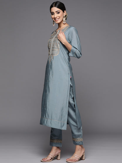 Solid Silk Blend Round Neck Womens Kurta